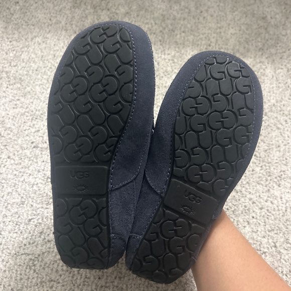 Boys Ugg slippers - Picture 1 of 5